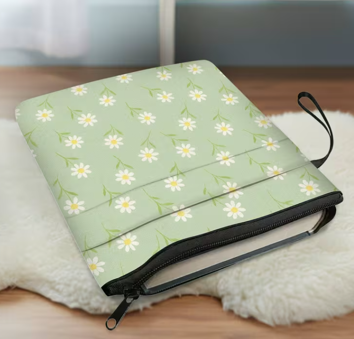 Green Daisy Book Sleeve & Storage Pouch – Zipped Book Protector Case